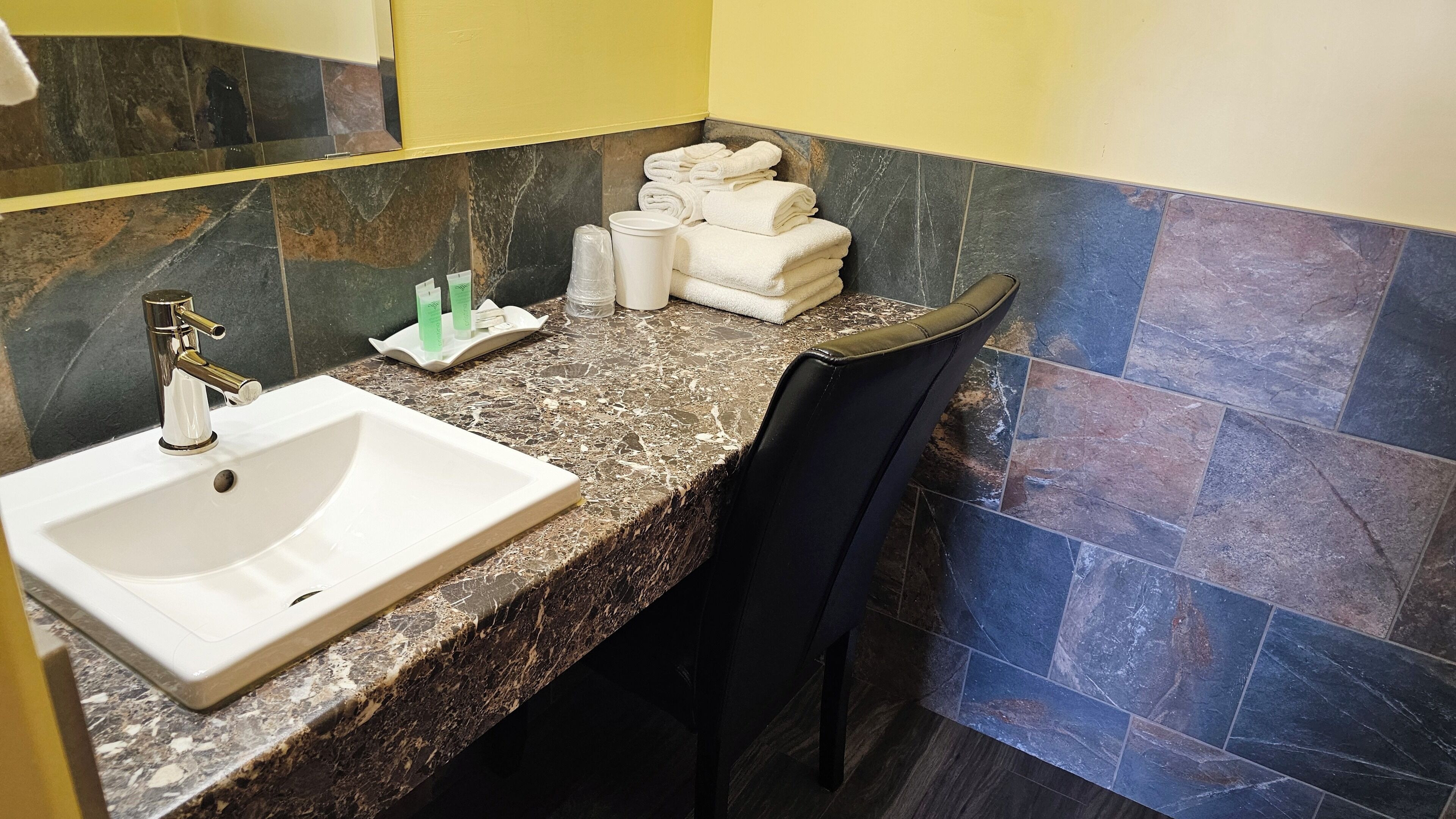 Photo - Port-O-Call Inn