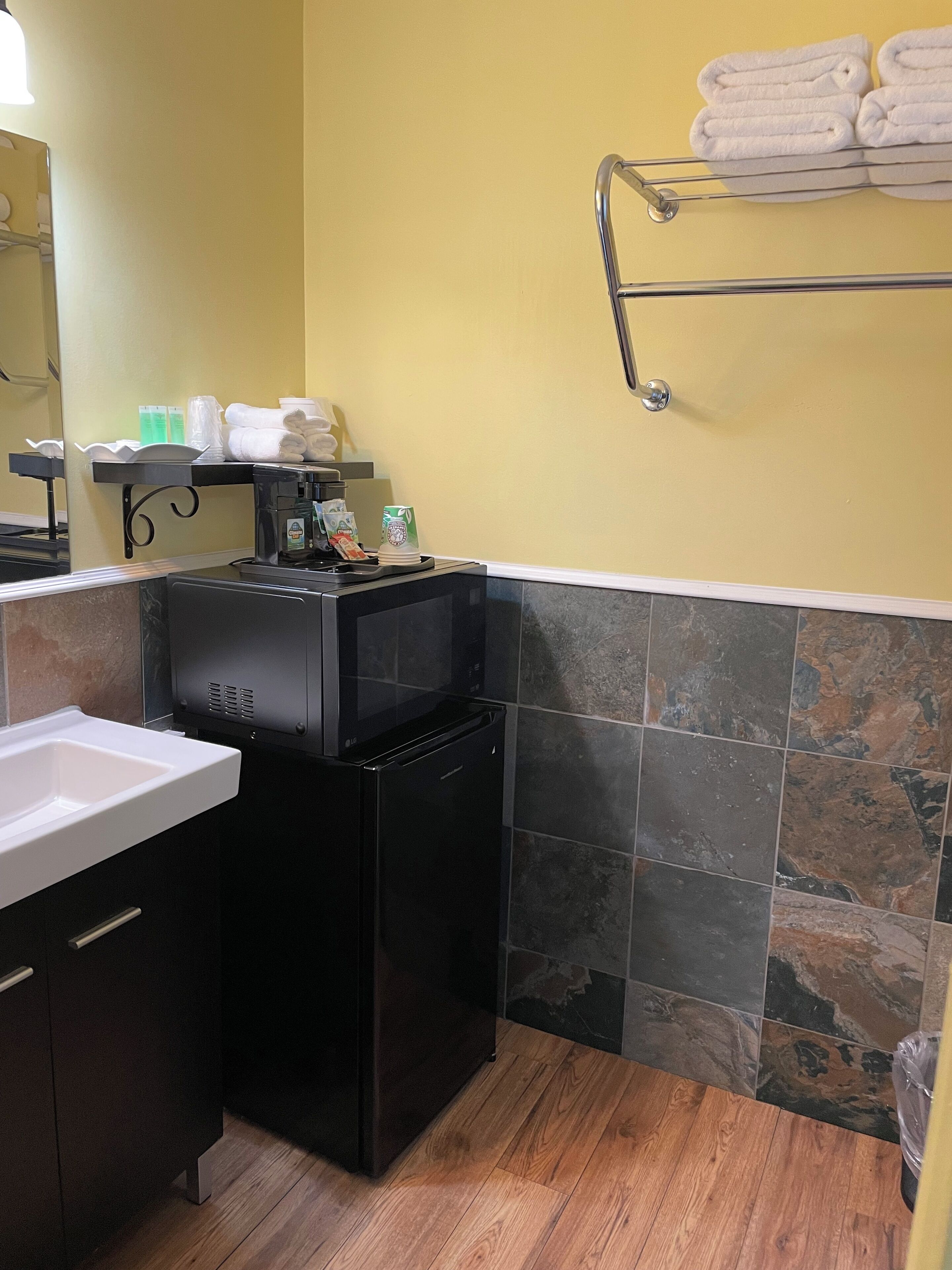 Photo - Port-O-Call Inn