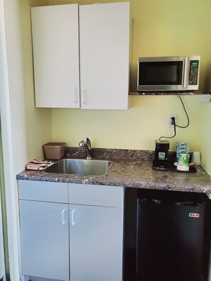 Frigobar, microondas, cafetera/tetera