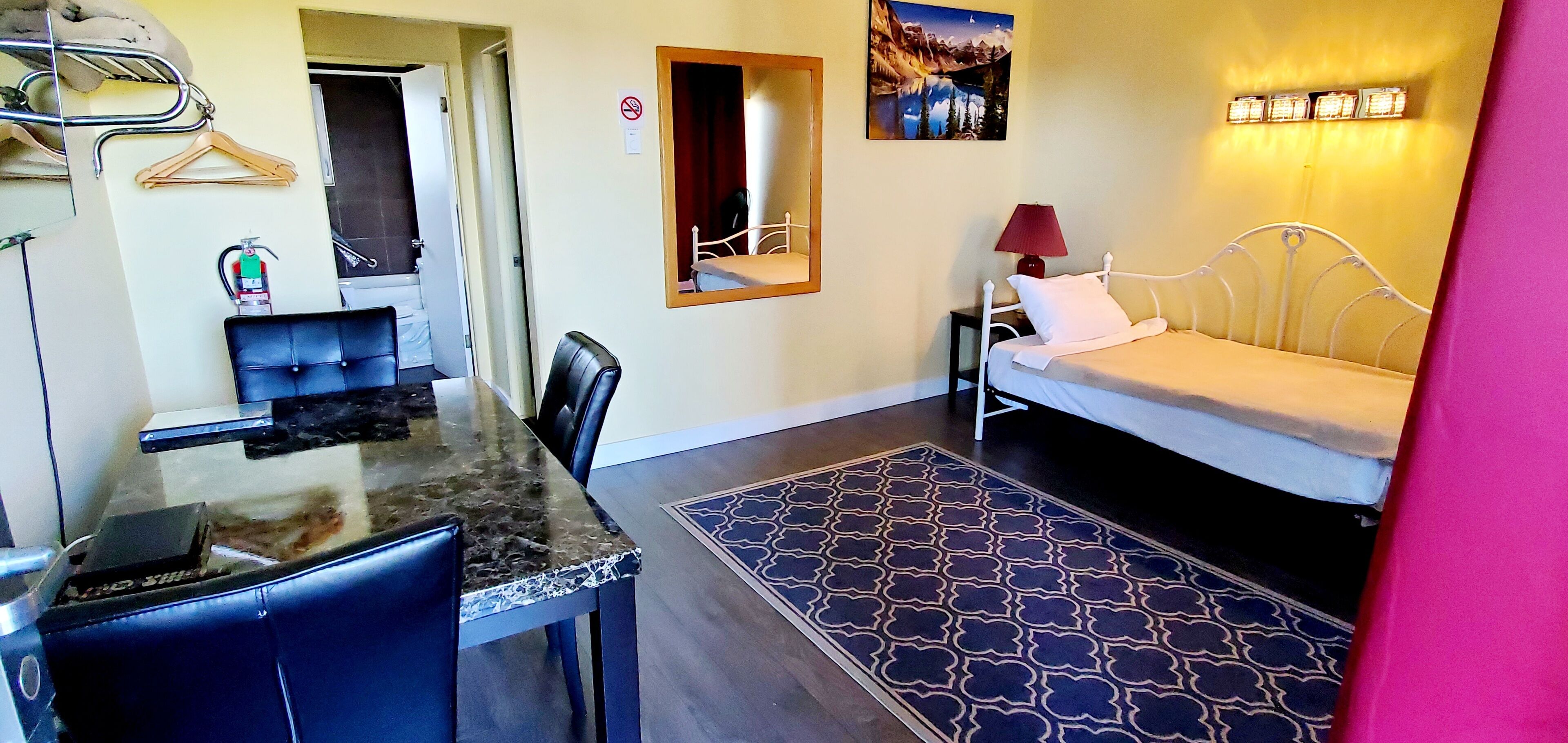 Photo - Port-O-Call Inn