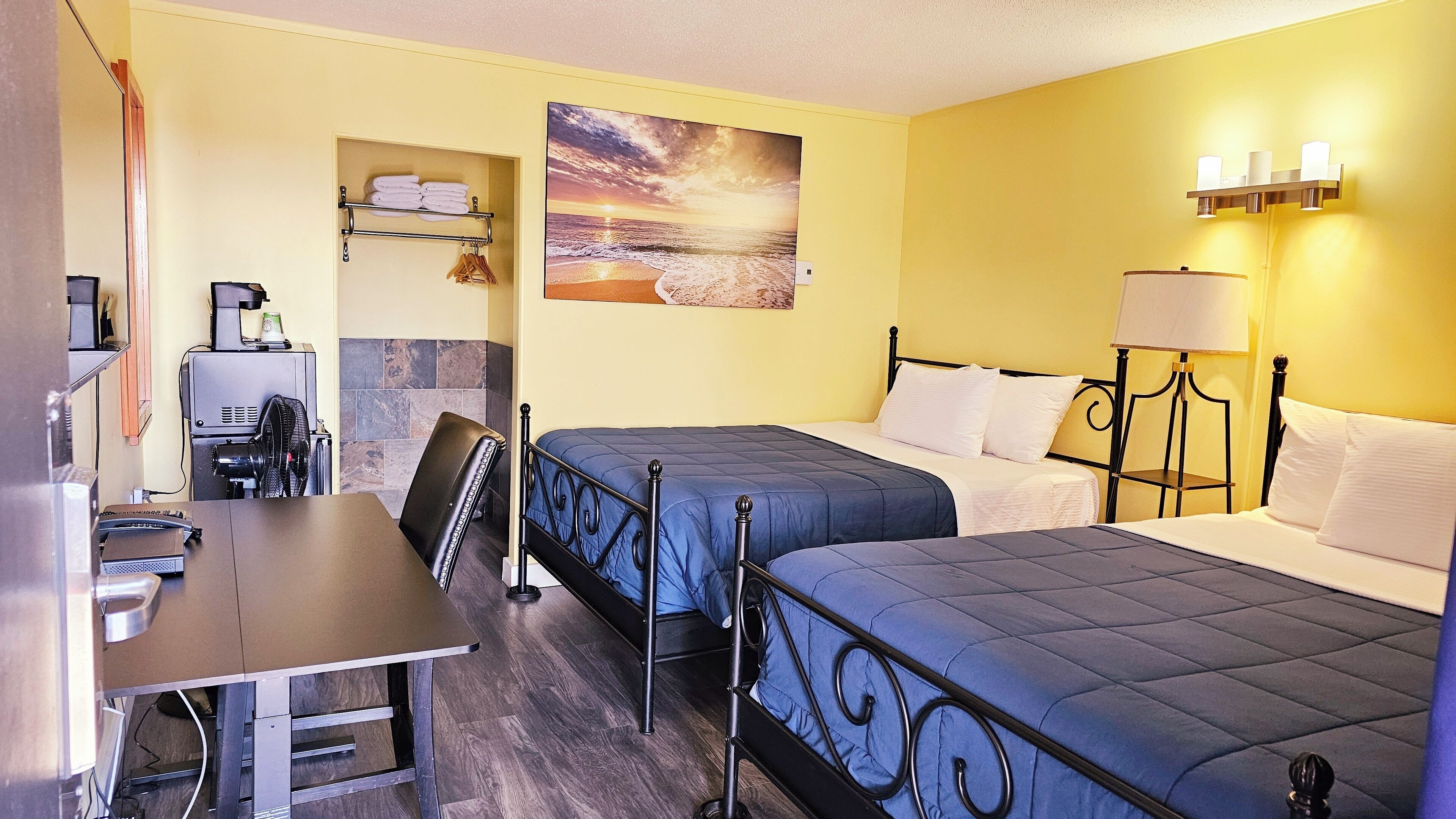 Photo - Port-O-Call Inn