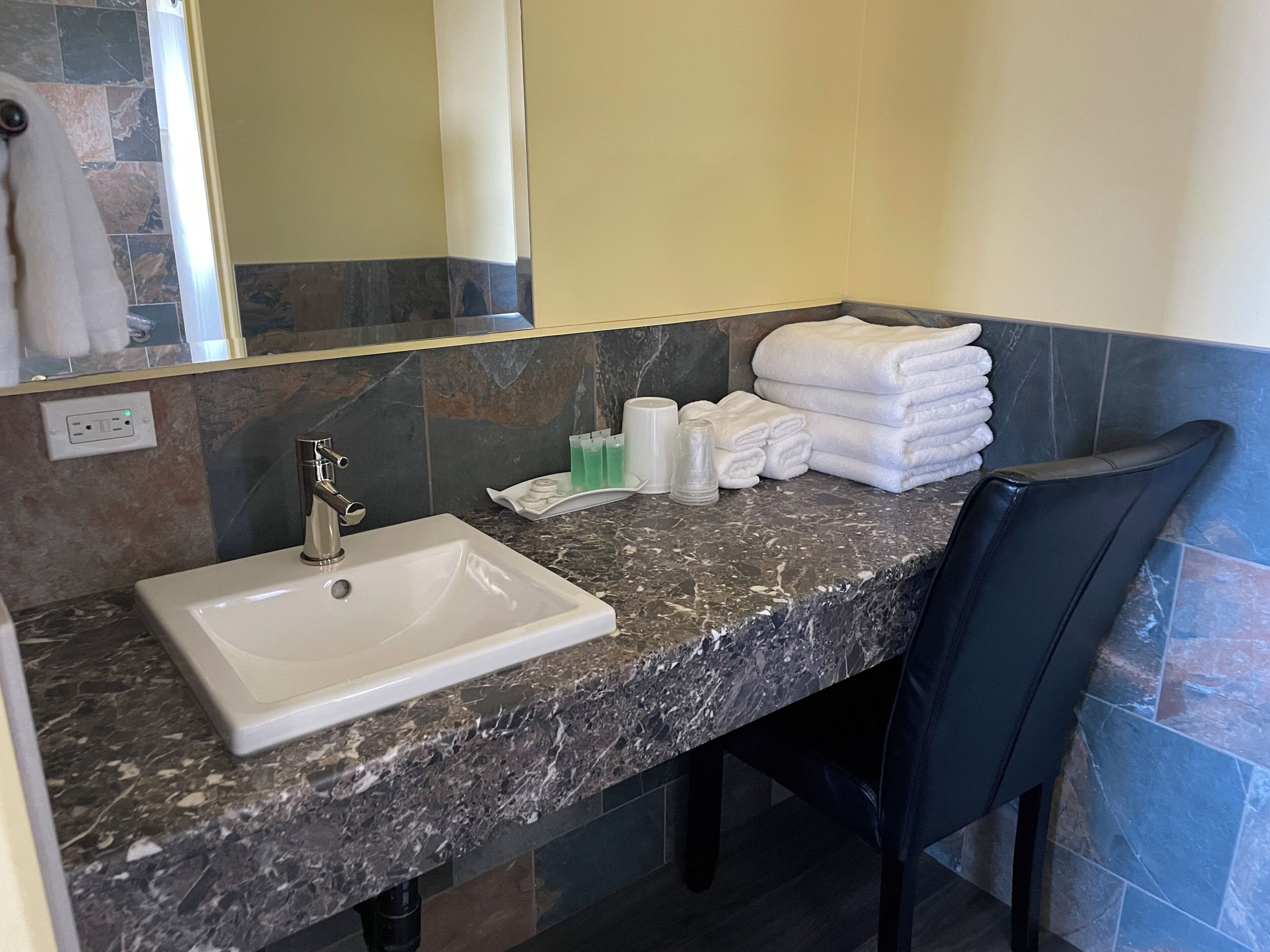 Photo - Port-O-Call Inn