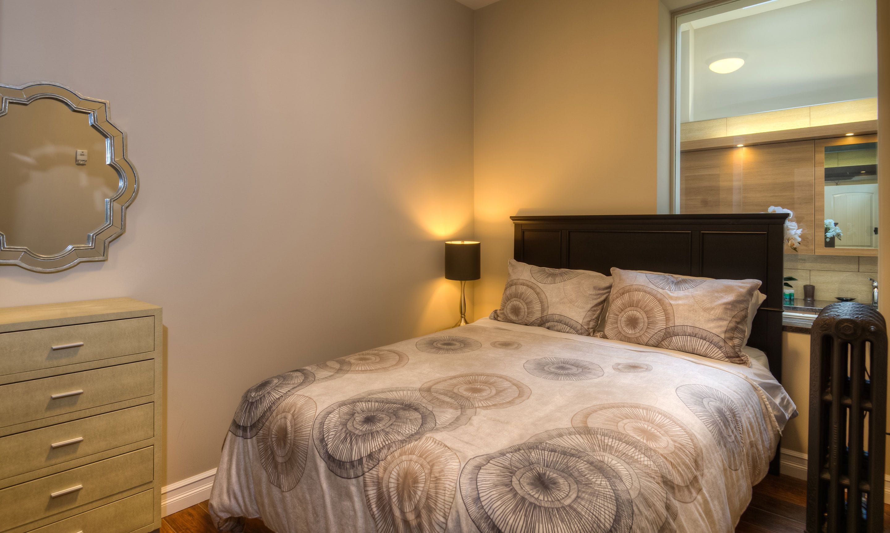 deluxe suite, 1 queen bed | premium bedding, in-room safe, individually decorated