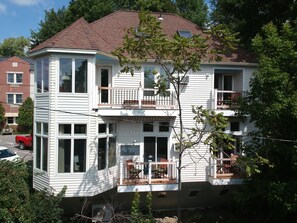 8 Tannery Suite, Red Door, 1st Floor, 1 King Bed, No Pets | Fasade