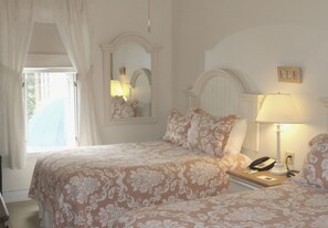 Blackout drapes, iron/ironing board, free WiFi, bed sheets - Camden Riverhouse Hotel (Camden)