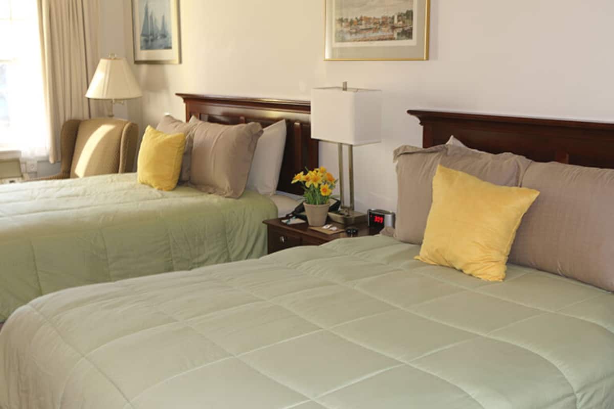 2 queen beds, 1st floor, dog friendly  | blackout curtains, iron/ironing board, free wifi, bed sheets