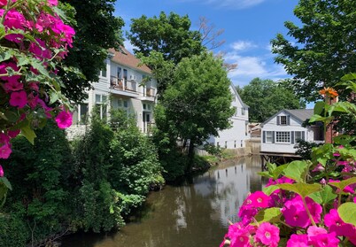 Camden Riverhouse Hotel