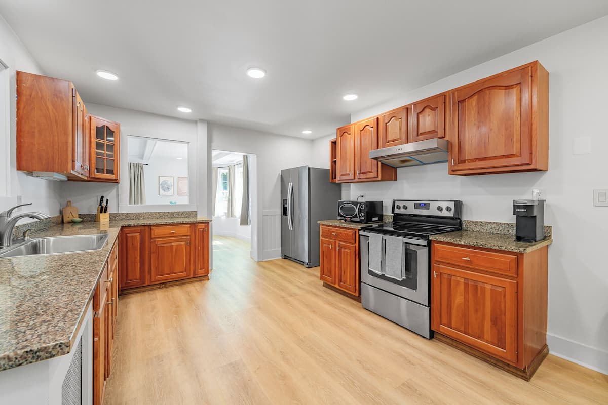 guesthouse a | 1 bedroom, egyptian cotton sheets, premium bedding, desk