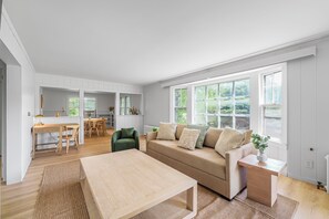 Guesthouse C | Living area