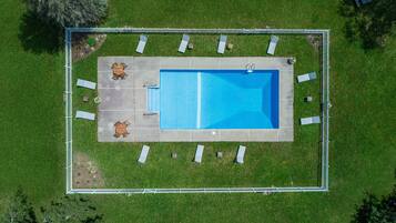 Sæsonbestemt udendørs pool