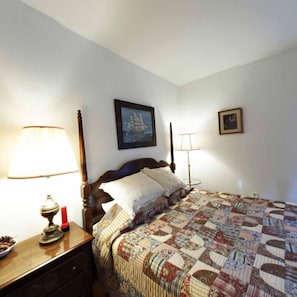 Double Room, Private Bathroom, Garden View | Iron/ironing board, free WiFi