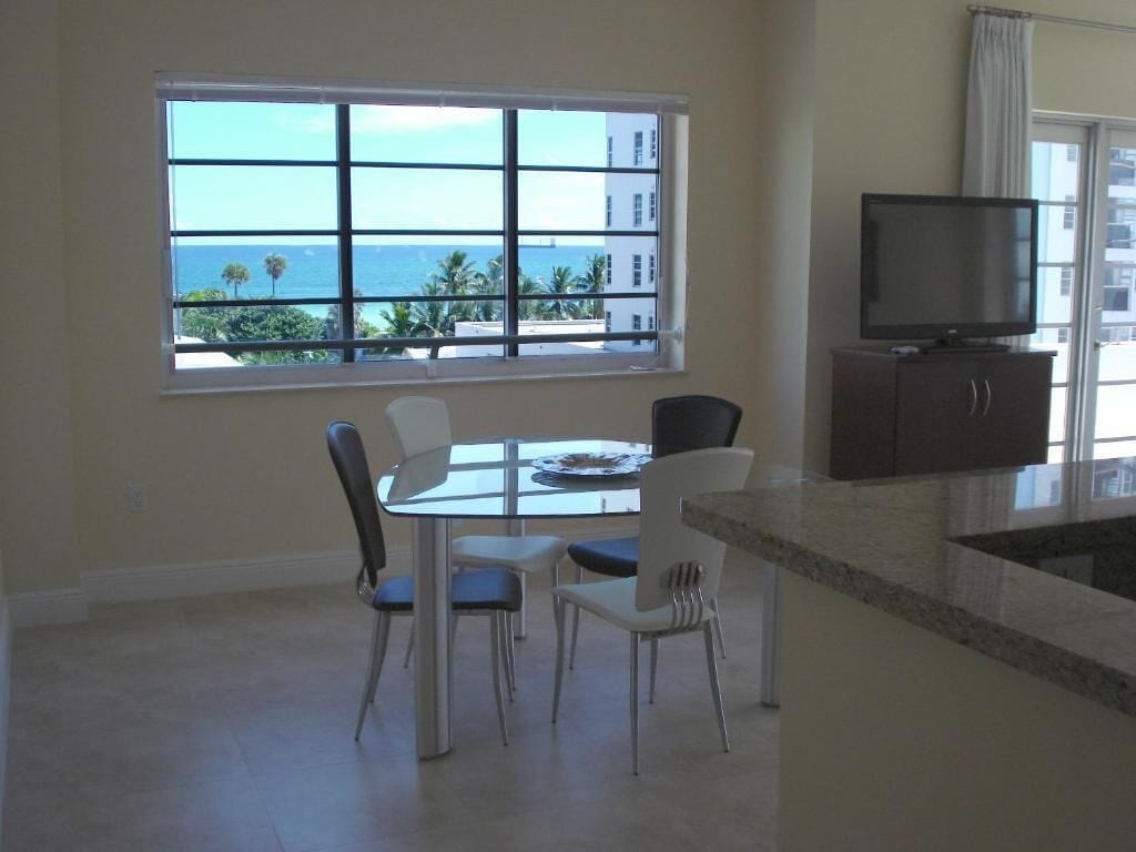 Photo - Westover Arms Hotel