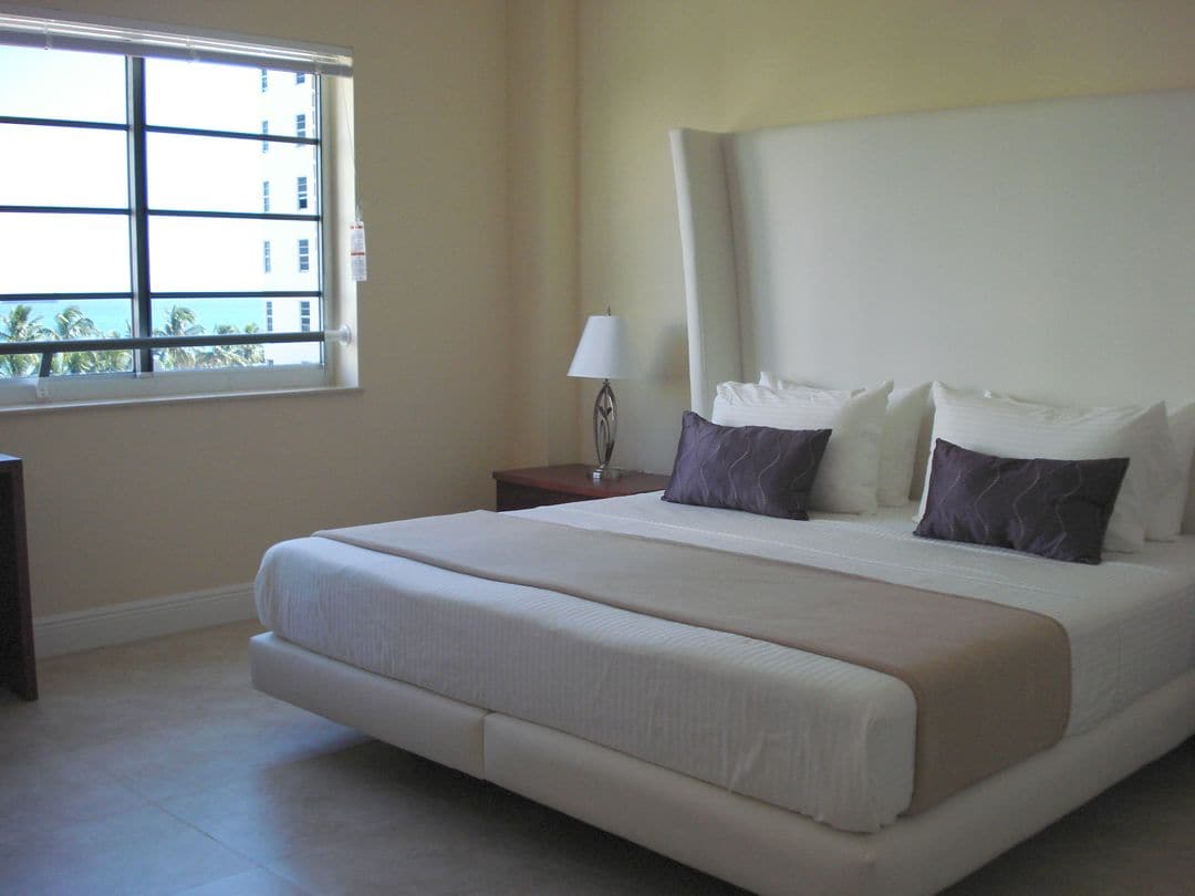 Photo - Westover Arms Hotel