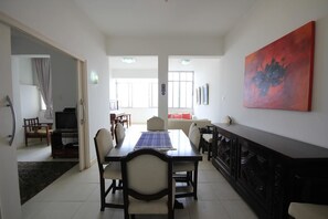 Apartment, 2 Schlafzimmer, Meerblick | Wohnbereich | Fernseher