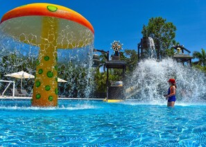 12 utendørsbassenger