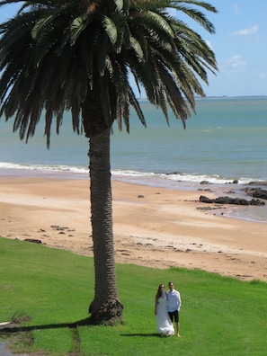 Yoga - Cable Bay Stays – Golden Sand and Driftwood Beachfront Accommodation (Cable Bay)