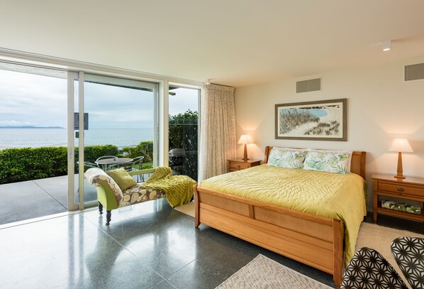 Honeymoon Studio Suite, 1 King Bed, Ocean View | Pillowtop beds, in-room safe, soundproofing, iron/ironing board - Cable Bay Stays – Golden Sand and Driftwood Beachfront Accommodation (Cable Bay)