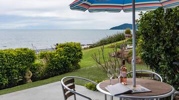 Honeymoon Studio Suite, 1 King Bed, Ocean View | Sundeck