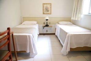 Minibar, desk, blackout drapes, iron/ironing board - Hotel BH Palace (Belo Horizonte)
