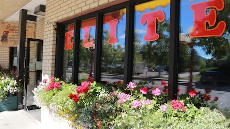 Fachada de la propiedad. Elite Hotel Downtown Center