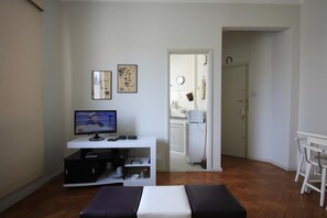 Apartment, 1 Bedroom | Living area | Flat-screen TV, DVD player - Ferreira 1210 (Rio de Janeiro)