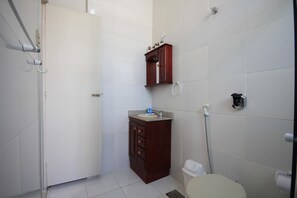Apartment, 1 Schlafzimmer | Badezimmer | Dusche, Handtücher
