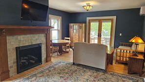 저자극성 침구, 책상, 노트북 작업 공간, 다리미/다리미판