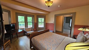 Habitació doble prèmium, amb bany privat, vistes al llac (Walt Whitman) | Roba de llit hipoal·lergògena i escriptori 