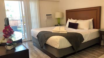 Studio Suite, 1 Tempat Tidur King, dapur kecil | Seprai premium, meja kerja, dan ruang kerja ramah laptop