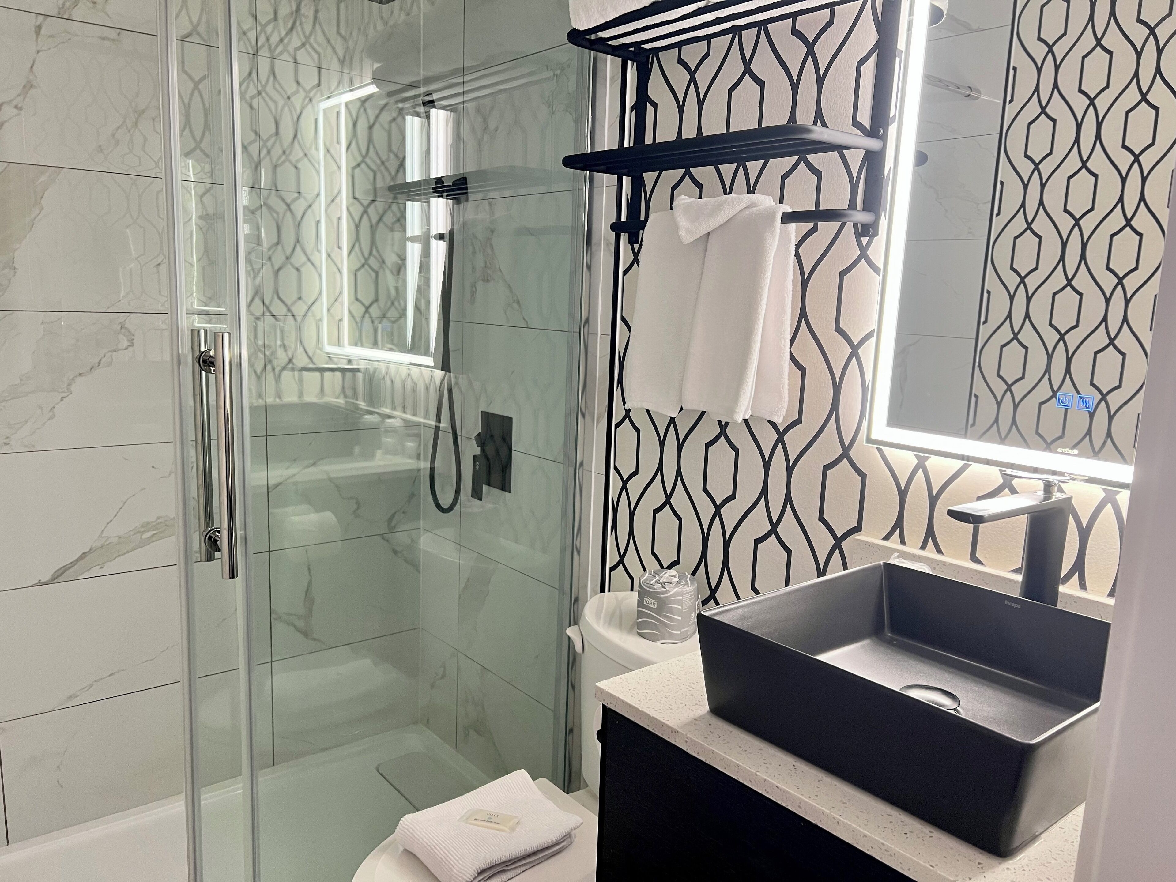 Shower, rainfall showerhead, free toiletries, hair dryer