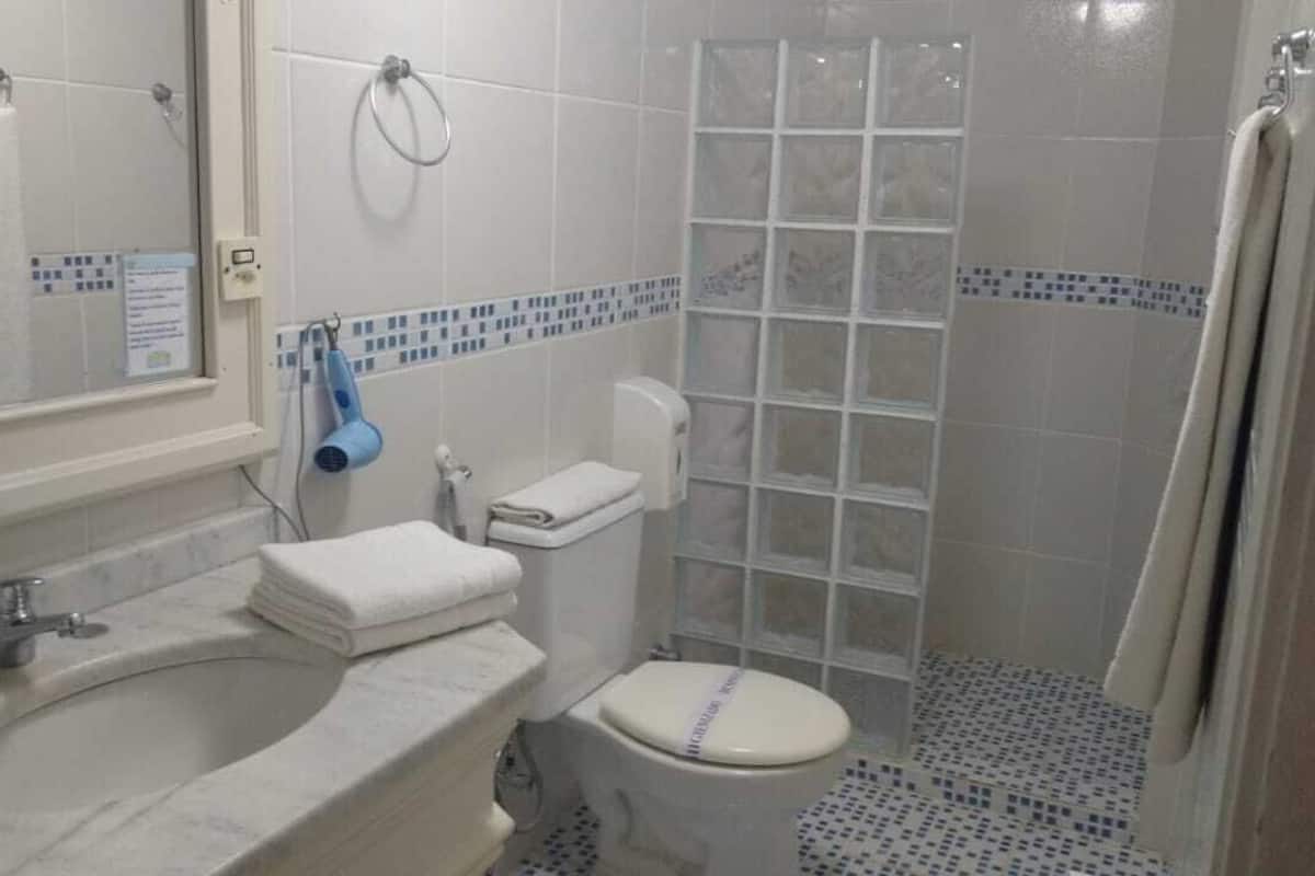 Economy Oda | Banyo | Ücretsiz banyo/kozmetik ürünleri, saç kurutma makinesi, havlu
