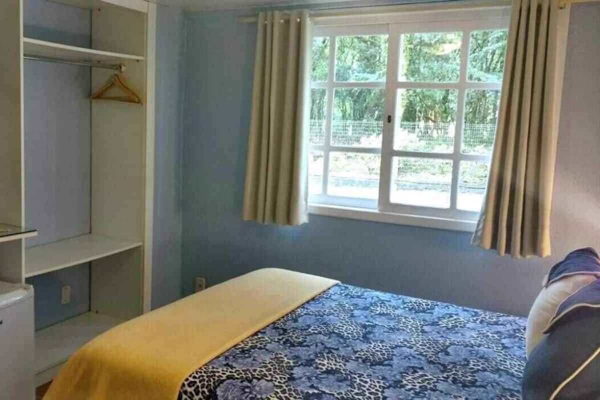 Minibar, free WiFi, bed sheets