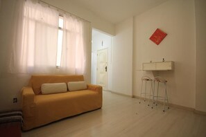 Appartement, 1 chambre | Salle de séjour | Téléviseur à écran plat