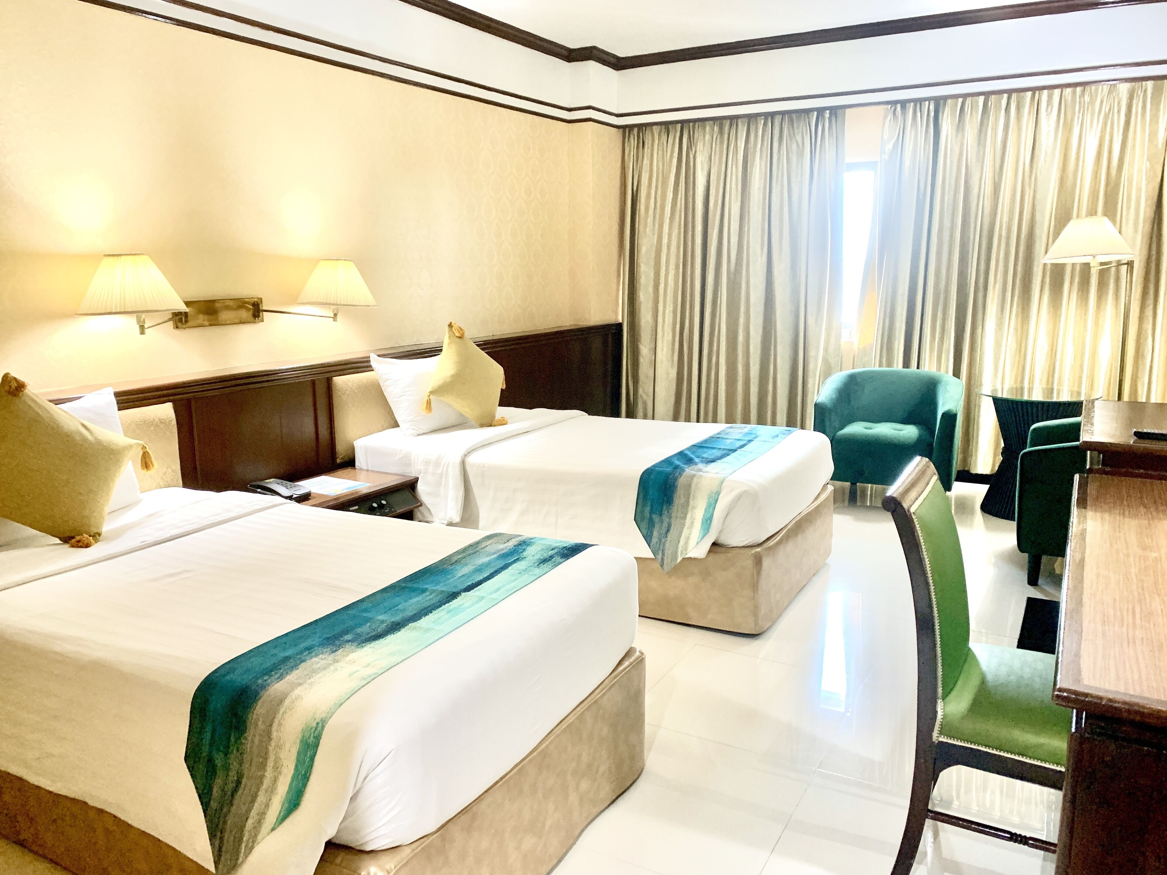 deluxe room | 1 bedroom, minibar, desk, laptop workspace