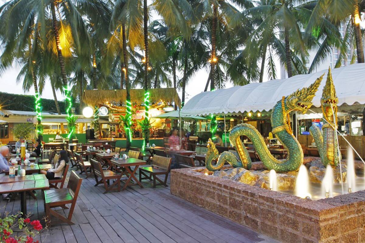 breakfast, lunch and dinner served