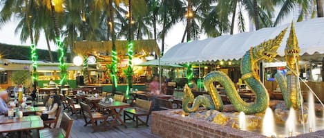 Breakfast, lunch and dinner served