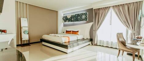 Superior king bed | In-room safe, individually decorated, individually furnished, desk