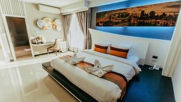 Deluxe Single Room, 1 King Bed, Bathtub, City View