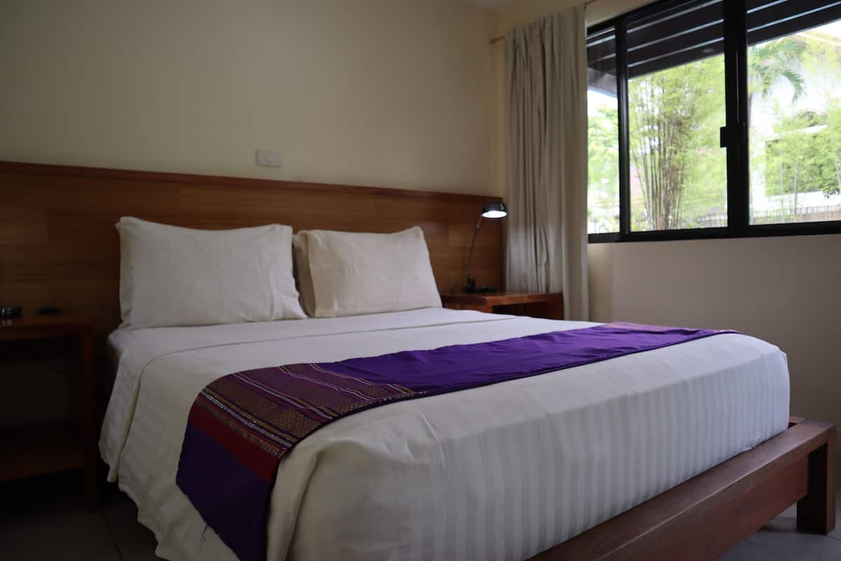 Caja de seguridad en la habitación, wifi gratis y ropa de cama