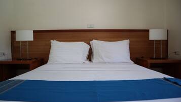 Quarto luxo, ao lado da piscina | Cofres nos quartos, Wi-Fi de cortesia, roupa de cama