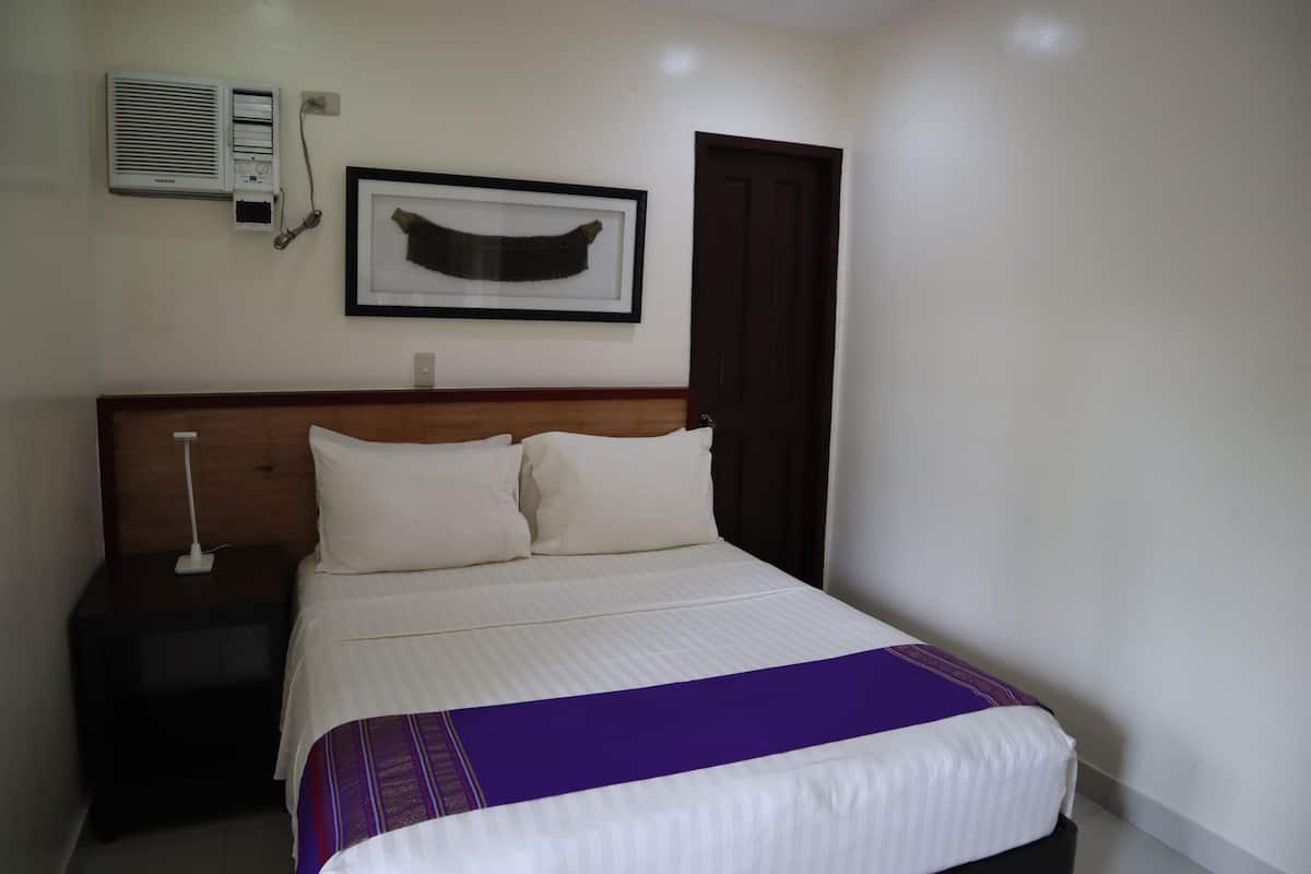 Caja de seguridad en la habitación, wifi gratis y ropa de cama