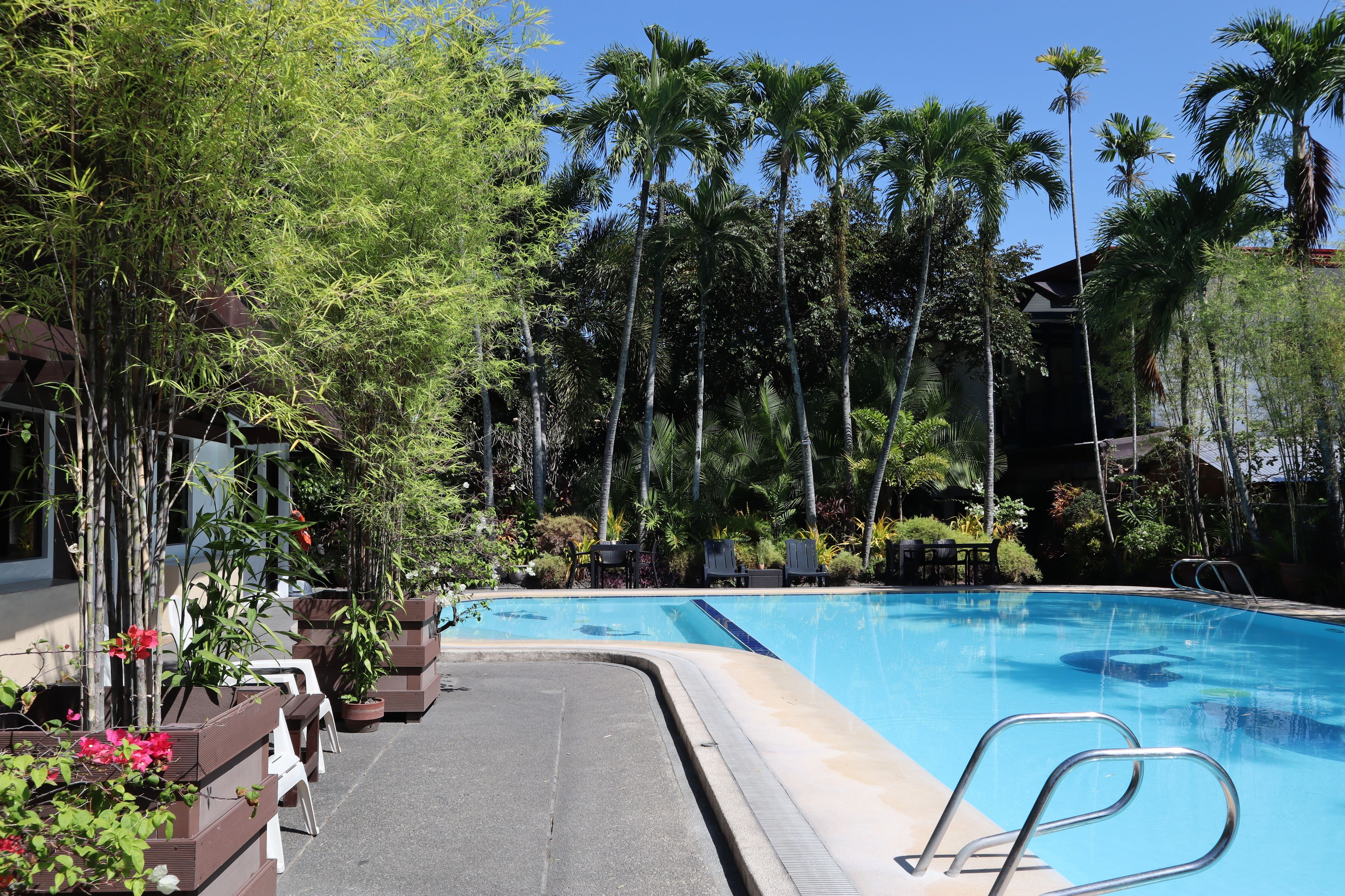 outdoor pool, open 8:00 am to 9:00 pm, pool loungers