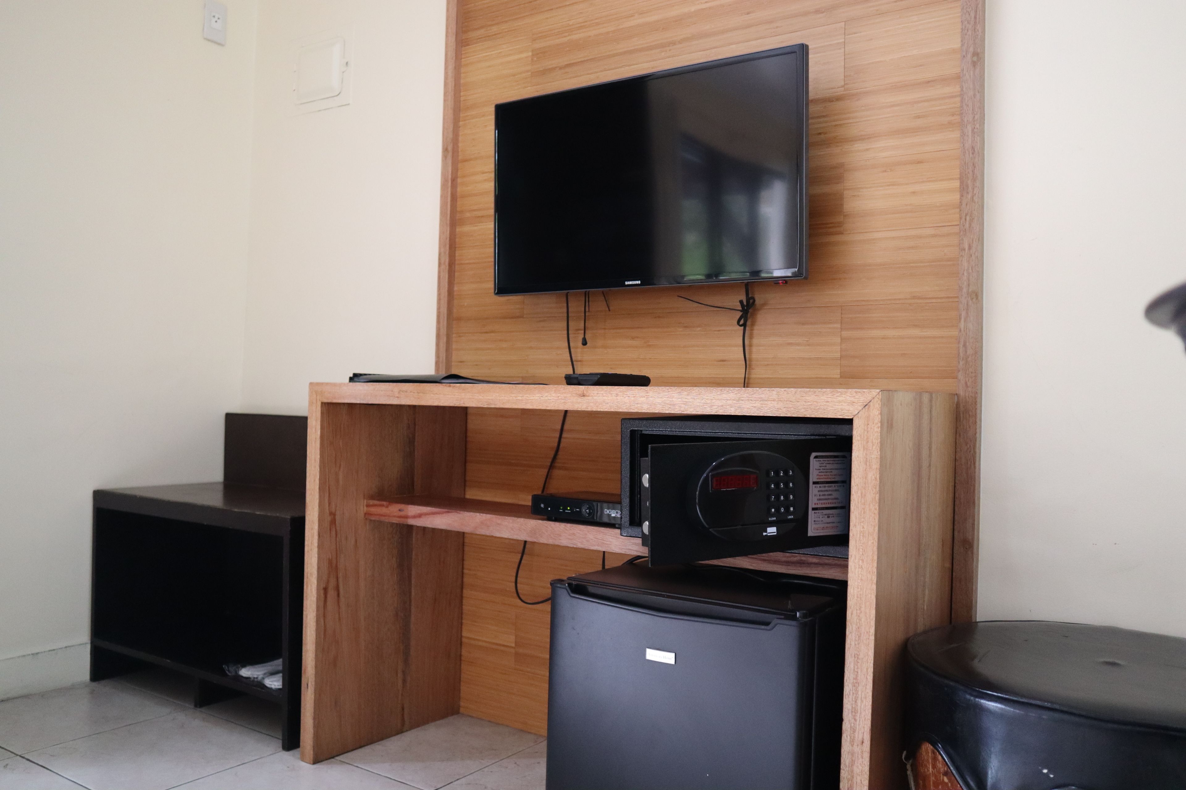 executive room, poolside | 1 bedroom, in-room safe, free wifi, bed sheets