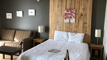 Basic-Doppelzimmer | Hochwertige Bettwaren, individuell eingerichtet, Bügeleisen/Bügelbrett