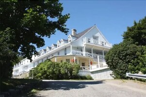 Fachada de la propiedad