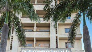 A building with a sign reading 'VIP EXECUTIVES SUITES' at the entrance, featuring a grand staircase and palm trees. - VIP Executive Suites Maputo Hotel (Maputo)
