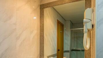 Standard Room, 1 Double Bed | Bathroom | Shower, hydromassage showerhead, hair dryer, bidet