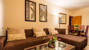 Habitación estándar, 1 cama doble | 1 dormitorio, caja fuerte, tabla de planchar con plancha y wifi gratis