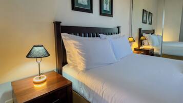 Standard Room, 1 Double Bed | 1 bedroom, in-room safe, iron/ironing board, free WiFi
