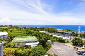 Vista para praia/oceano